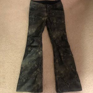 Volcom camo species stretch snowboard pants